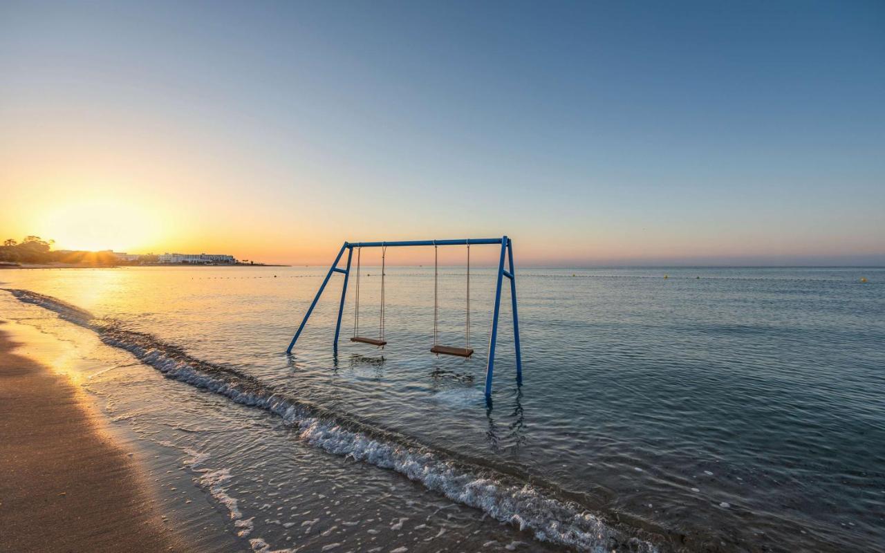 Radisson Blu Resort & Thalasso האממט מראה חיצוני תמונה Sunset at the beach