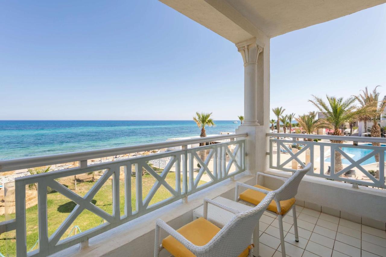 Radisson Blu Resort & Thalasso האממט מראה חיצוני תמונה Balcony of a hotel room