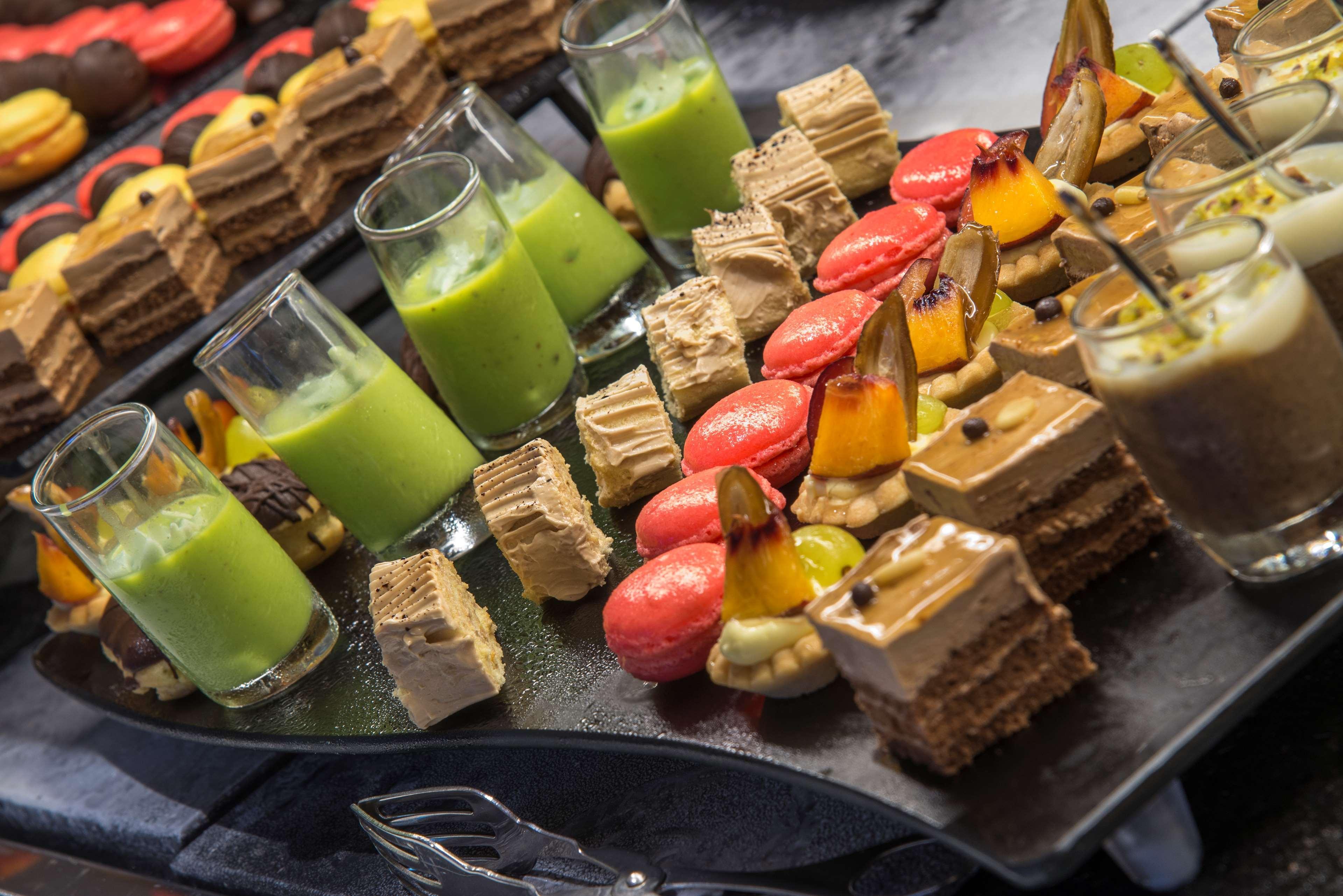 Radisson Blu Resort & Thalasso האממט מראה חיצוני תמונה A selection of desserts