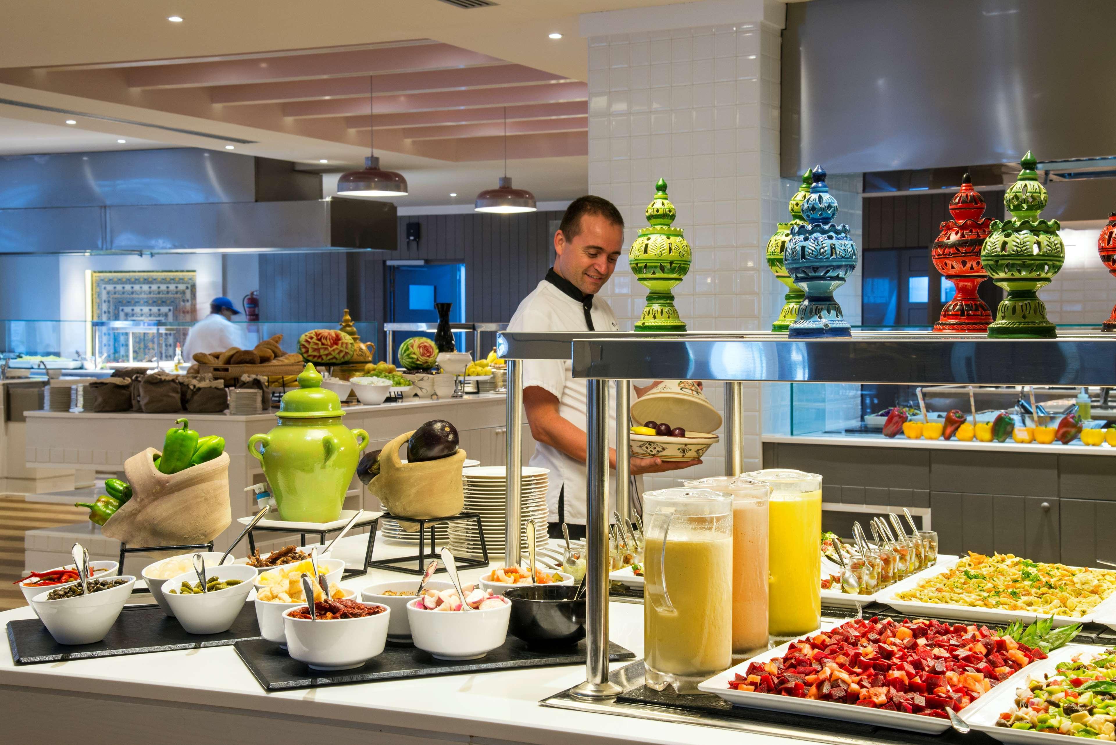 Radisson Blu Resort & Thalasso האממט מראה חיצוני תמונה A buffet at a hotel