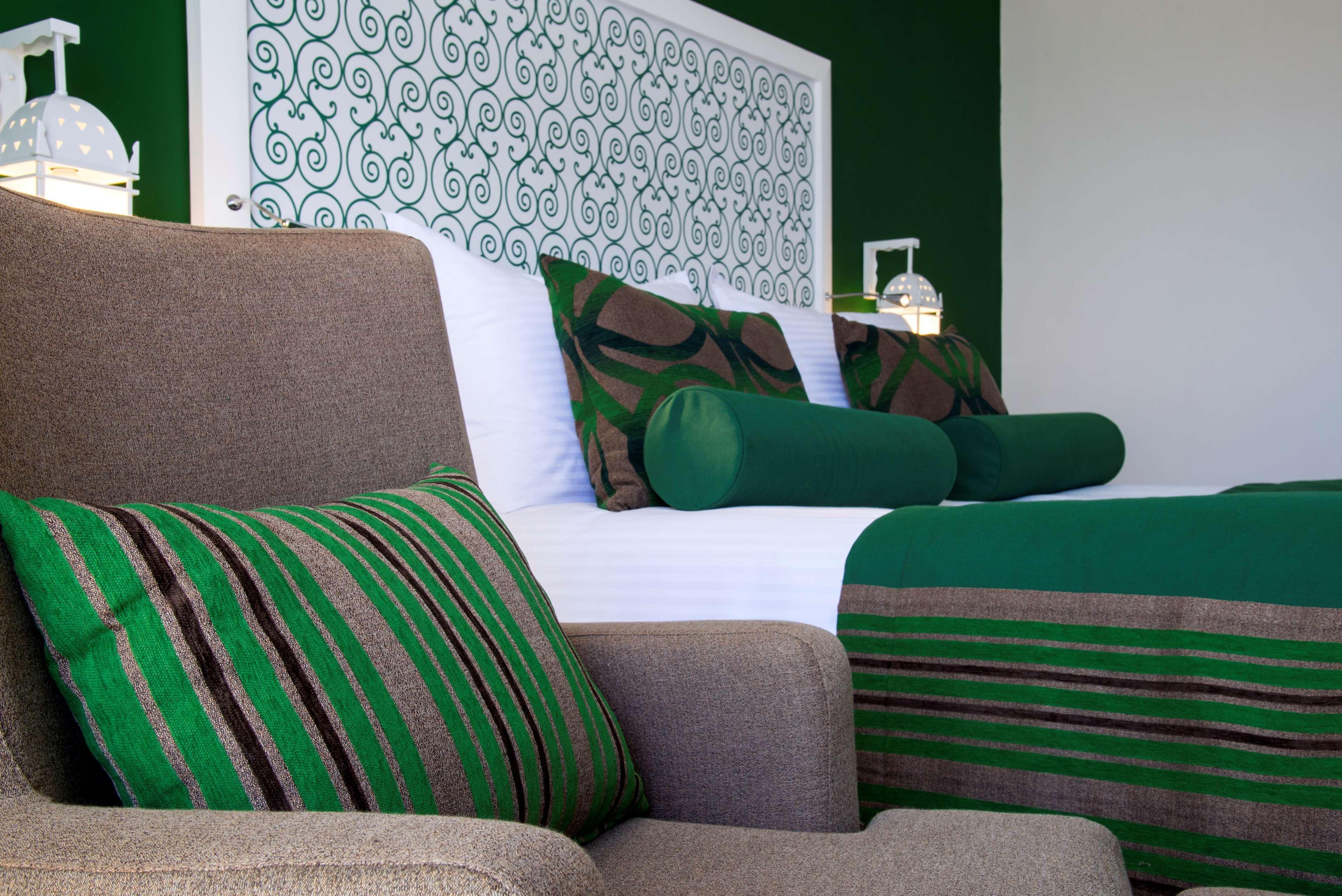 Radisson Blu Resort & Thalasso האממט מראה חיצוני תמונה A bed with cushions