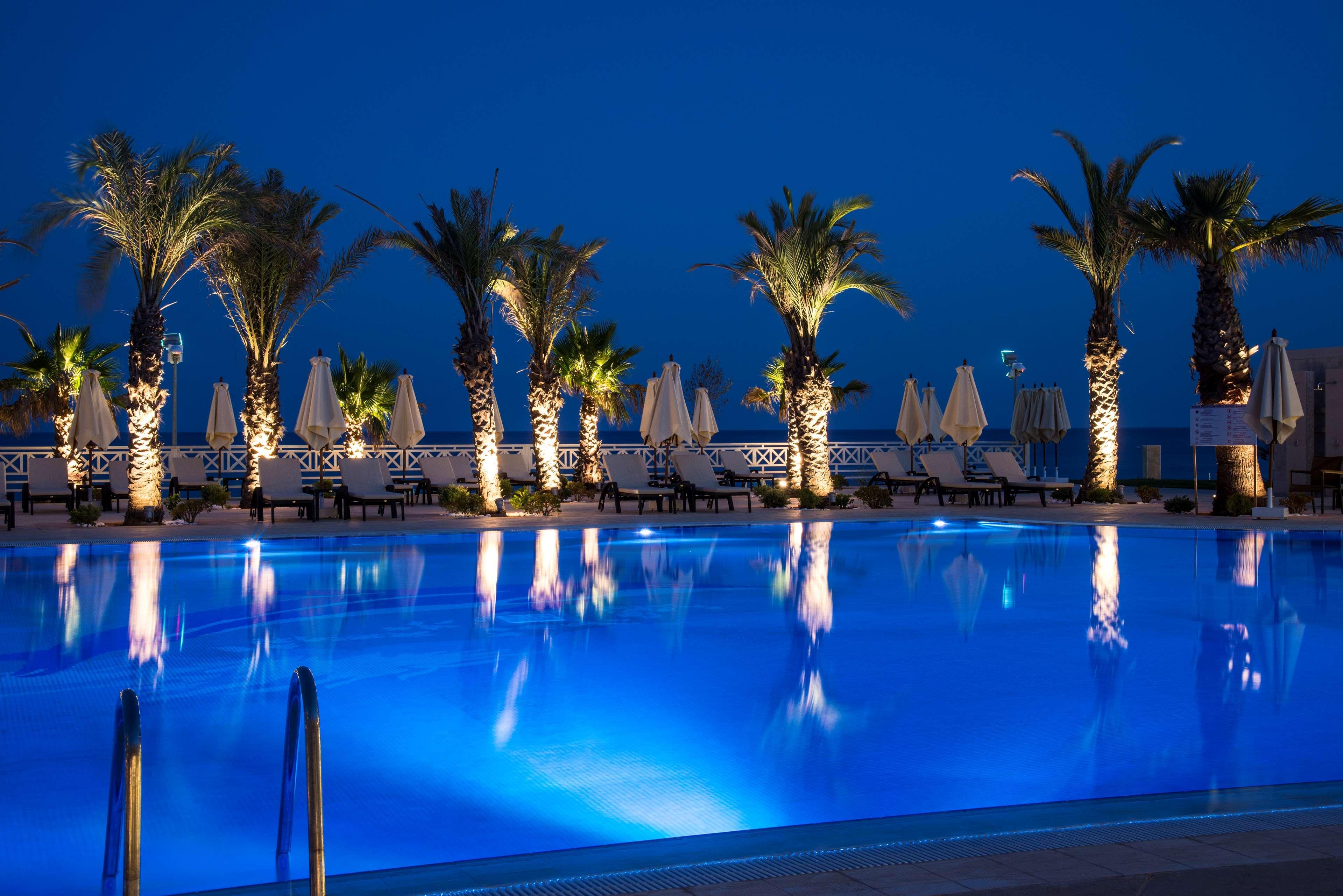 Radisson Blu Resort & Thalasso האממט מראה חיצוני תמונה The pool at the hotel